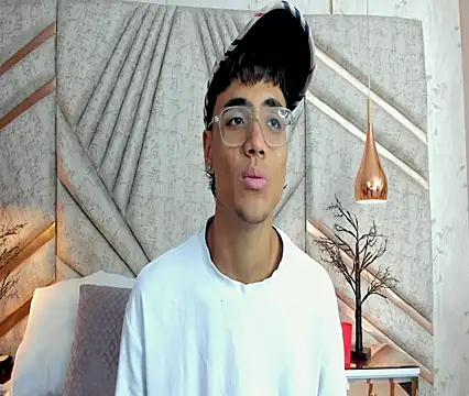 Snapshot of DannTaylor chatting on April 7, 11:56 am DannTaylor online show from April 7, 11:56 am