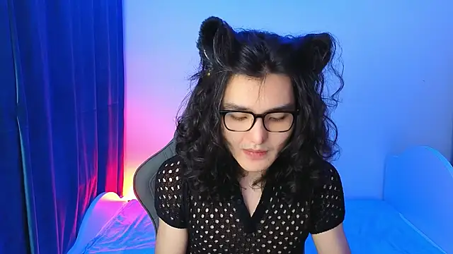 FormOverFear online show from April 5, 4:02 pm