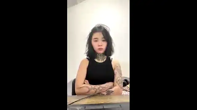 Snapshot of Juliou_ chatting on April 4, 11:11 pm Juliou online show from April 4, 11:11 pm