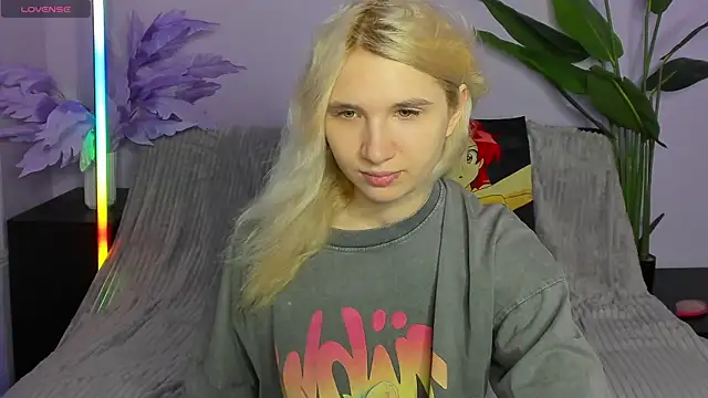 Kitty Blondie online show from April 6, 2:29 am