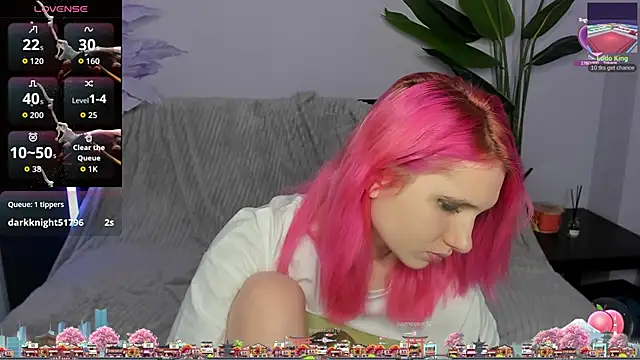 Snapshot of Kitty_Blondie chatting on April 16, 9:39 pm Kitty Blondie online show from April 16, 9:39 pm