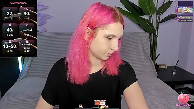 Snapshot of Kitty_Blondie chatting on April 21, 2:51 am Kitty Blondie online show from April 21, 2:51 am