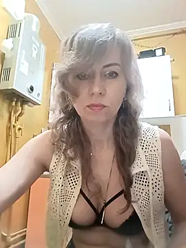 TaynaSecret online show from April 15, 8:20 pm