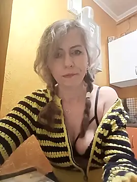 TaynaSecret online show from April 6, 8:43 pm