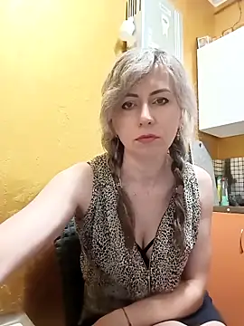 TaynaSecret online show from April 3, 5:19 pm