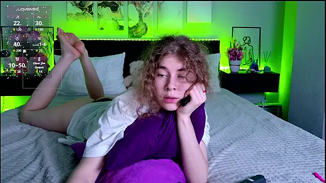 Snapshot of Girl_Next_Door_18 chatting on June 3, 6:45 pm Girl Next Door 18 online show from June 3, 6:45 pm