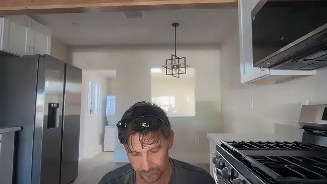 stokeyd44 online show from April 19, 12:33 am