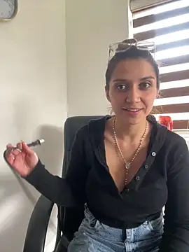 Isabella varella- online show from April 15, 2:54 pm