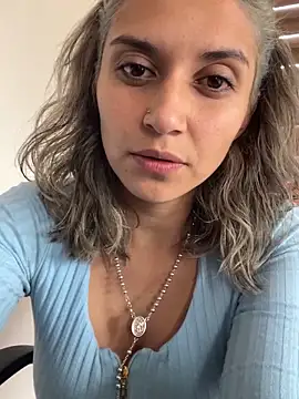 Isabella varella- online show from May 21, 3:09 pm