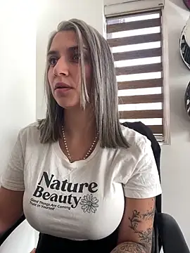 Isabella varella- online show from May 15, 1:31 pm