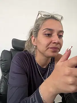 Snapshot of Isabella_varella- chatting on June 12, 2:04 pm Isabella varella- online show from June 12, 2:04 pm