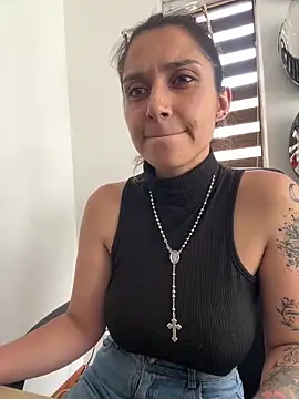 Isabella varella- online show from April 9, 2:12 pm