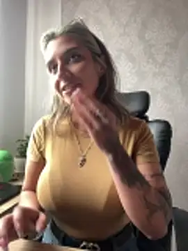 Snapshot of Isabella_varella- chatting on June 19, 4:57 pm Isabella varella- online show from June 19, 4:57 pm