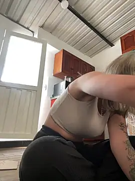 Snapshot of Isabella_varella- chatting on June 23, 2:15 pm Isabella varella- online show from June 23, 2:15 pm