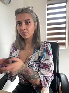 Snapshot of Isabella_varella- chatting on May 28, 1:50 pm Isabella varella- online show from May 28, 1:50 pm