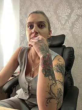 Snapshot of Isabella_varella- chatting on June 10, 1:12 pm Isabella varella- online show from June 10, 1:12 pm