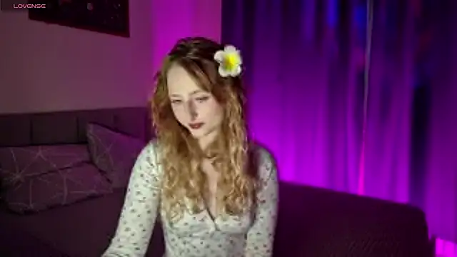 Snapshot of Polly_Candy chatting on April 6, 2:18 pm Polly Candy online show from April 6, 2:18 pm