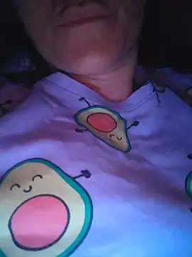 Snapshot of sara_41 chatting on May 18, 9:08 pm sara 41 online show from May 18, 9:08 pm