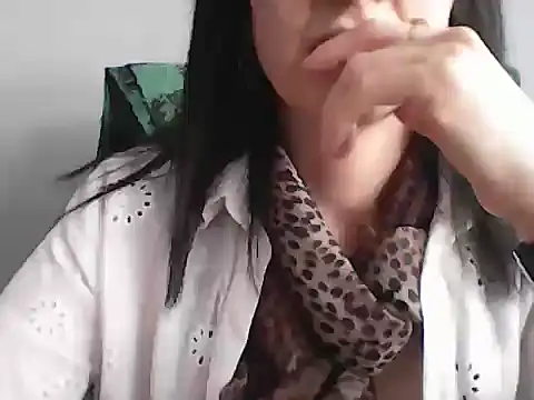 Snapshot of sara_41 chatting on April 13, 9:02 am sara 41 online show from April 13, 9:02 am