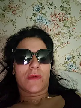 Snapshot of sara_41 chatting on April 5, 8:21 am sara 41 online show from April 5, 8:21 am