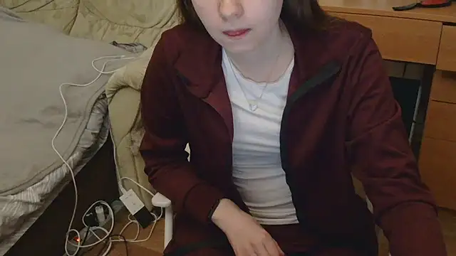 JessicaHolland1 online show from May 5, 7:50 pm