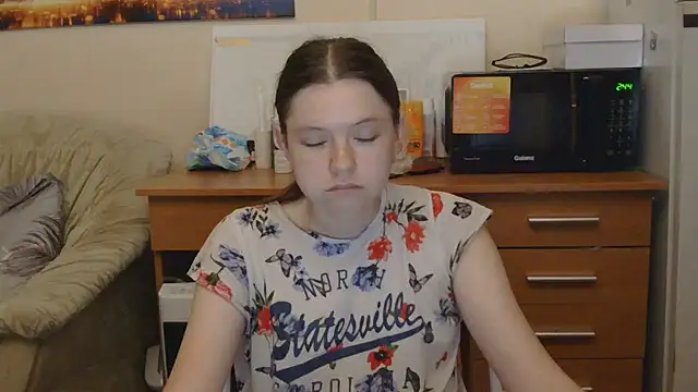Snapshot of JessicaHolland1 chatting on July 6, 6:10 pm JessicaHolland1 online show from July 6, 6:10 pm
