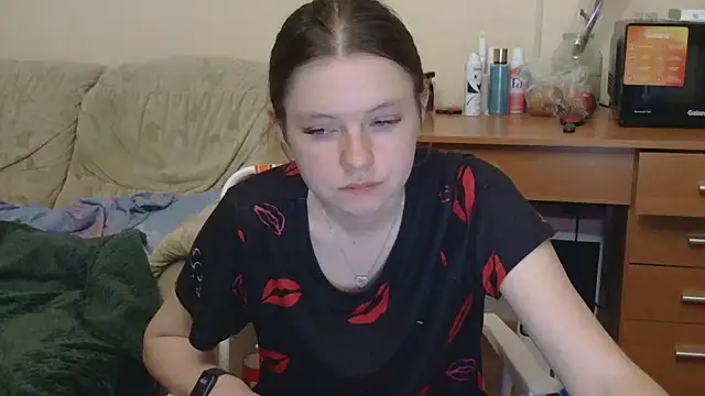 JessicaHolland1 online show from May 19, 7:10 pm