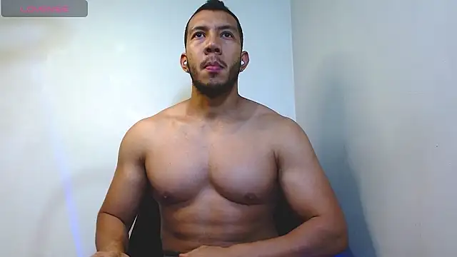 Snapshot of georgeholl chatting on June 21, 11:54 pm georgeholl online show from June 21, 11:54 pm