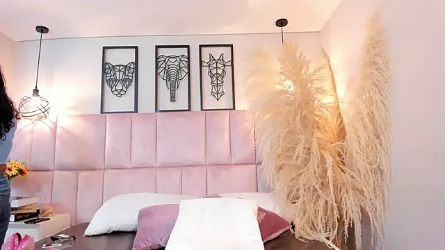 Vaithiare stone online show from April 5, 12:12 pm