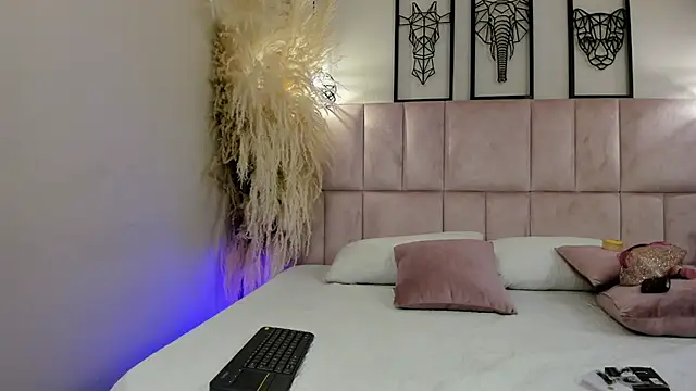 Vaithiare stone online show from April 9, 12:22 pm