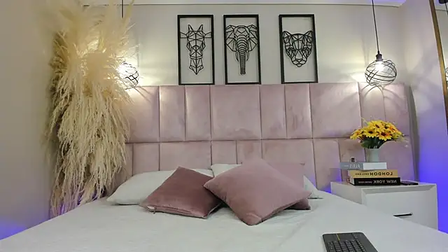 Vaithiare stone online show from April 14, 12:21 pm