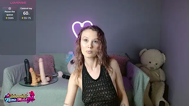 Snapshot of Bea_doll chatting on May 24, 1:05 am Bea doll online show from May 24, 1:05 am