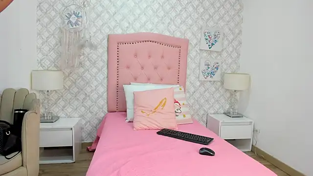 Snapshot of sofia_martinez_9 chatting on May 15, 7:23 pm sofia martinez 9 online show from May 15, 7:23 pm