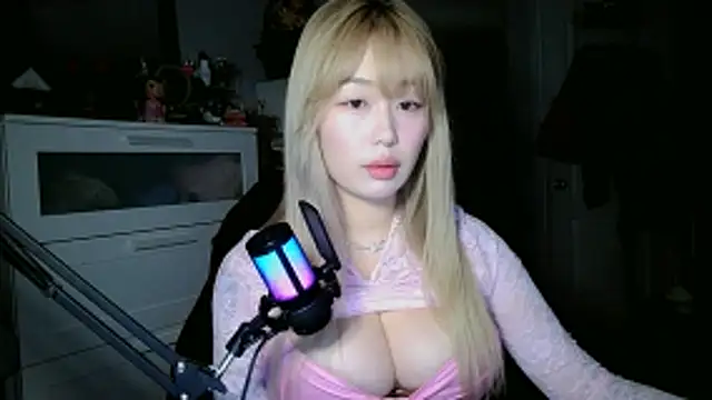 obeycarrienoona online show from April 8, 12:23 am