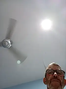 chris-sbh11 online show from April 3, 6:09 am