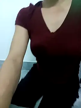 Snapshot of Mi-Kami chatting on April 3, 9:16 am Mi-Kami online show from April 3, 9:16 am