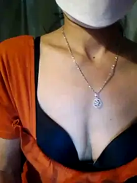 Snapshot of Mi-Tiffiny chatting on April 3, 3:29 pm Mi-Tiffiny online show from April 3, 3:29 pm