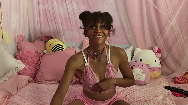 Snapshot of mia_hart chatting on May 15, 9:35 pm mia hart online show from May 15, 9:35 pm
