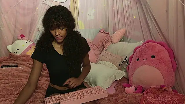 Snapshot of mia_hart chatting on June 30, 5:18 am mia hart online show from June 30, 5:18 am