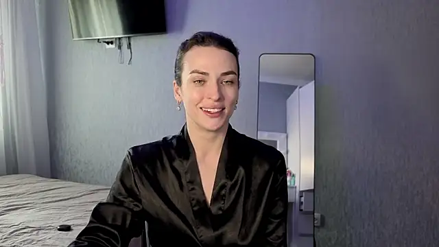 Snapshot of Kira__love1 chatting on May 18, 12:32 pm Kira love1 online show from May 18, 12:32 pm