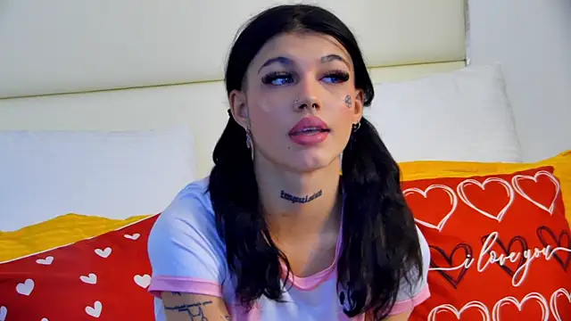 Snapshot of YasminnStorm chatting on May 8, 4:38 am YasminnStorm online show from May 8, 4:38 am