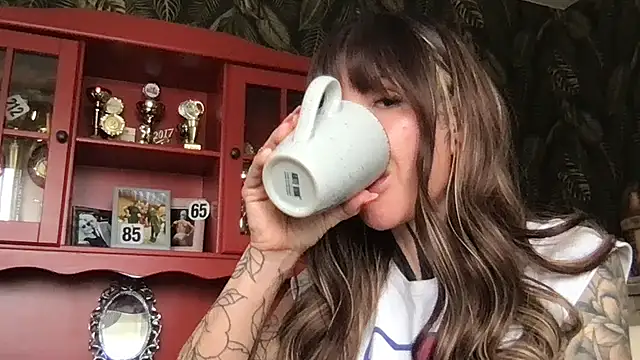 GoddessBetty online show from April 3, 12:55 pm