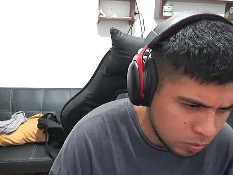 axellrz  online show from April 3, 11:38 am