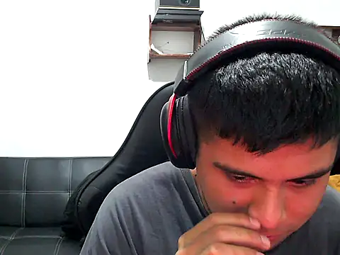 axellrz  online show from April 4, 11:33 pm