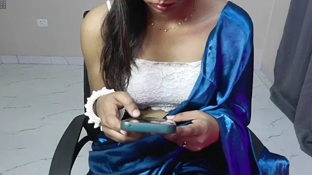 Snapshot of NaughtyTeena chatting on April 8, 5:09 am NaughtyTeena online show from April 8, 5:09 am