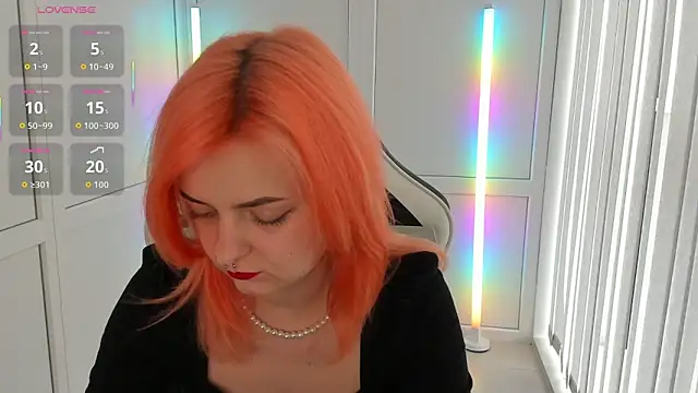 NightLeaf online show from April 10, 1:18 pm