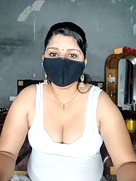 Snapshot of Riyashrma001 chatting on April 11, 5:27 pm Riyashrma001 online show from April 11, 5:27 pm