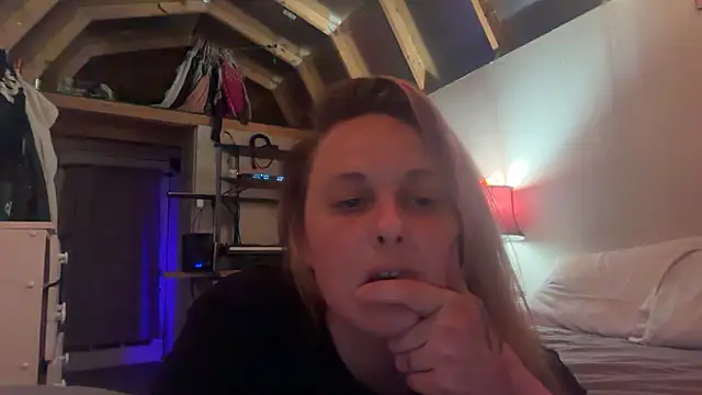 Snapshot of Threat24 chatting on April 6, 2:07 am Threat24 online show from April 6, 2:07 am