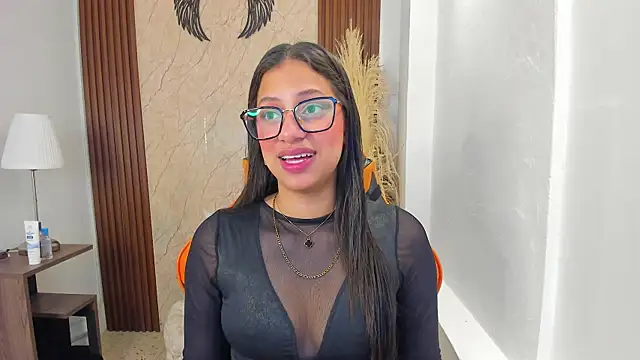 Snapshot of Atiena_ chatting on June 6, 7:52 pm Atiena online show from June 6, 7:52 pm