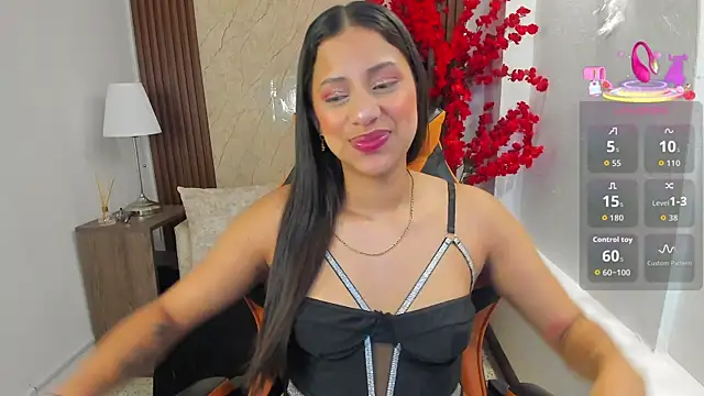 Snapshot of Atiena_ chatting on July 8, 7:47 pm Atiena online show from July 8, 7:47 pm
